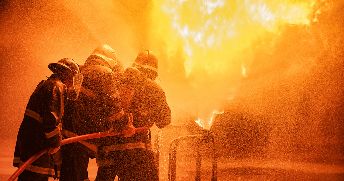 firefighters_battling_blaze firefighters_battling_blaze
