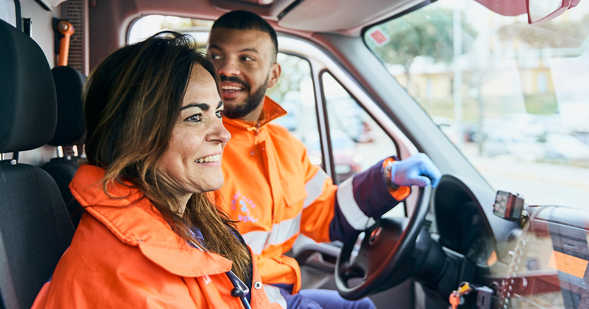 team-driving-ambulance team-driving-ambulance